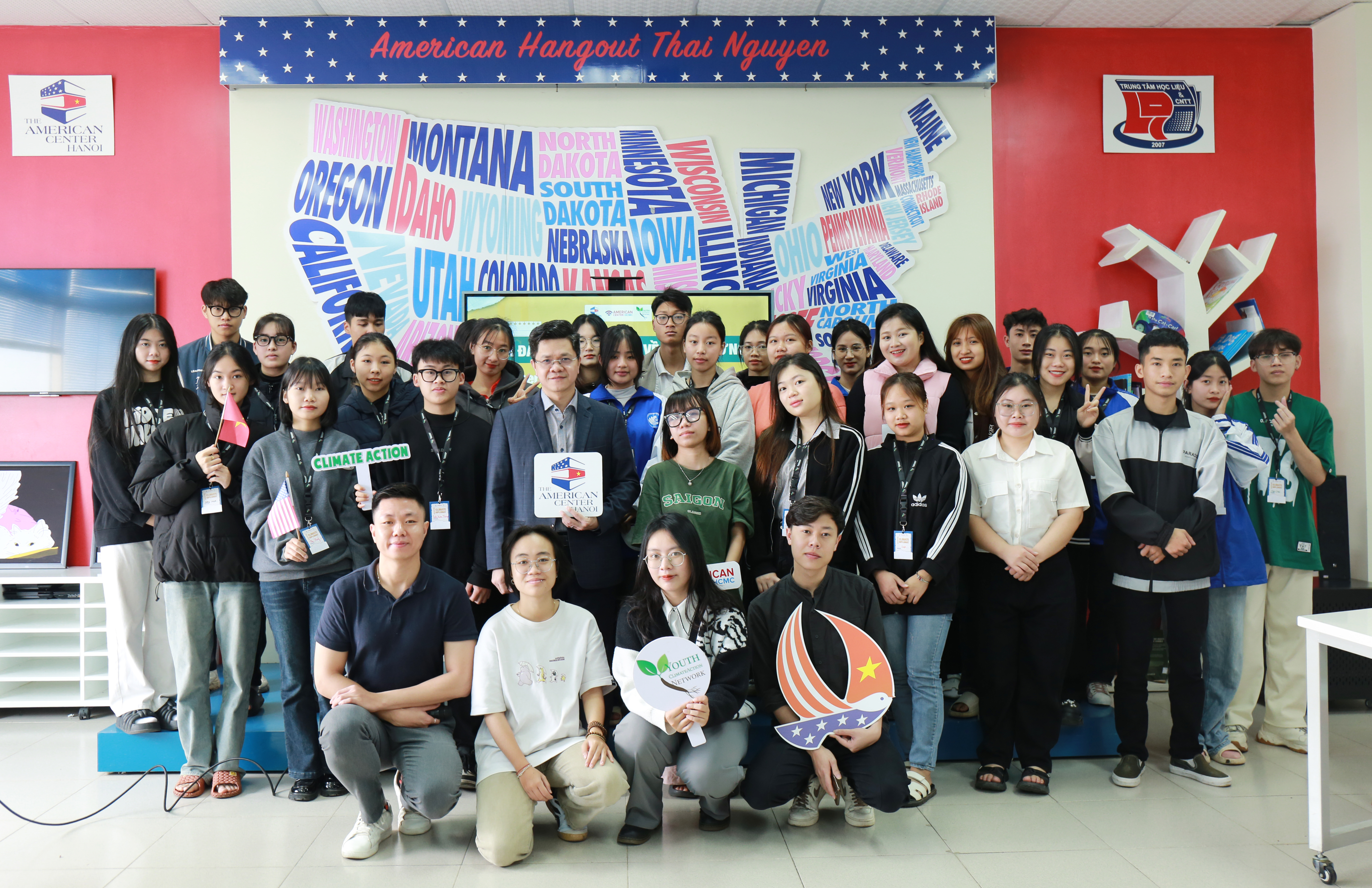 Sinh viên ĐHTN tham gia Hội đàm lãnh đạo trẻ về môi trường