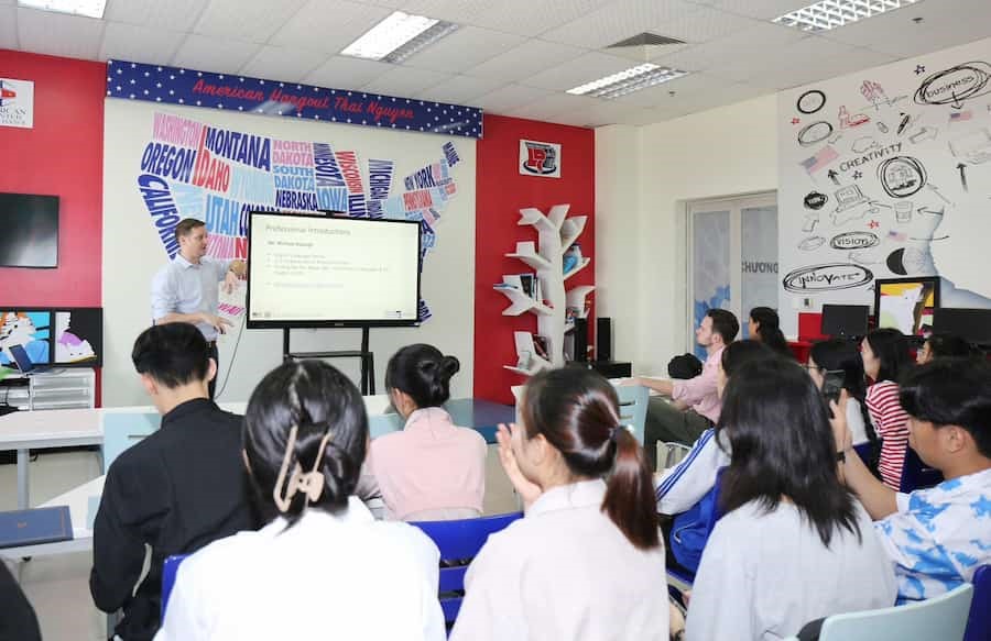 Lợi ích của Thư viện thông minh Đại học Thái Nguyên đối với sinh viên và giảng viên