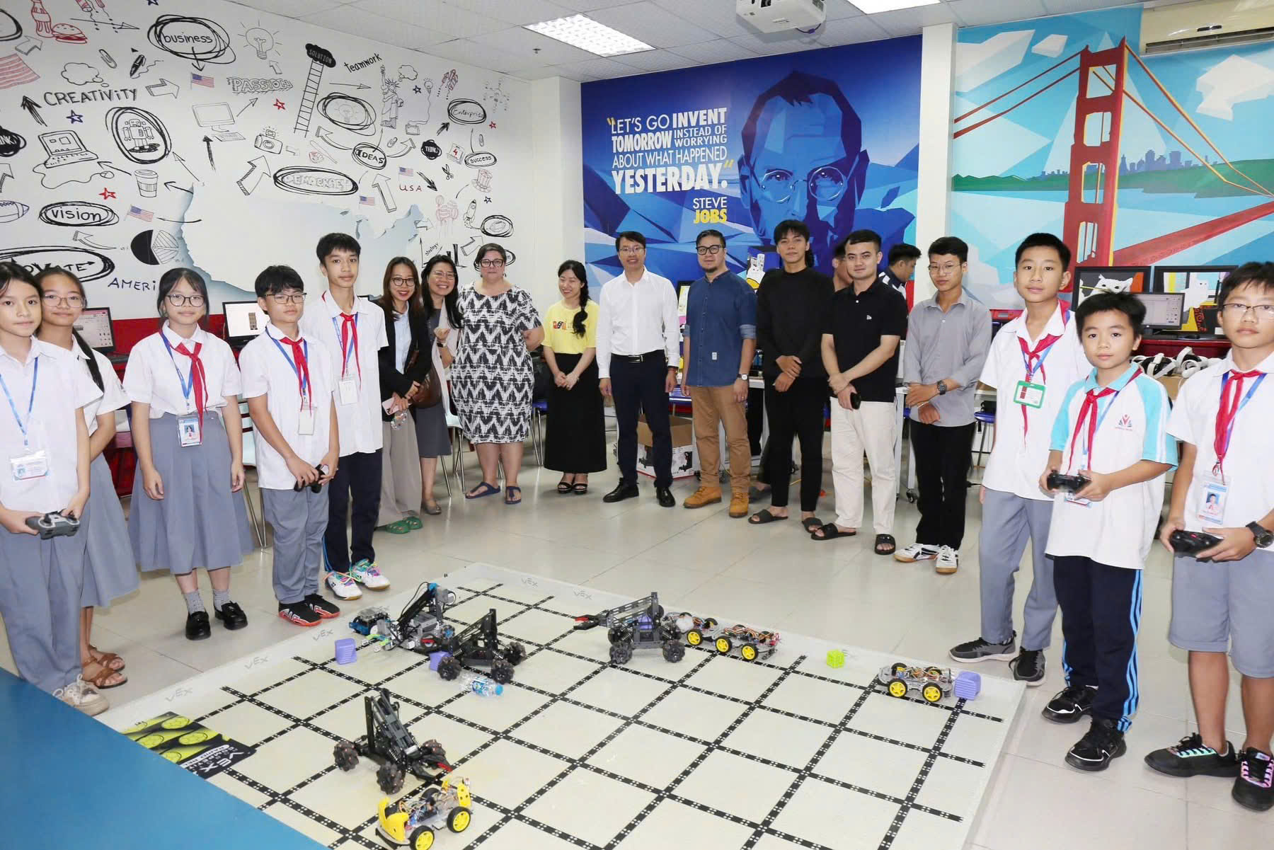 Đại sứ Quán Hoa kỳ làm việc tại Trung tâm Số